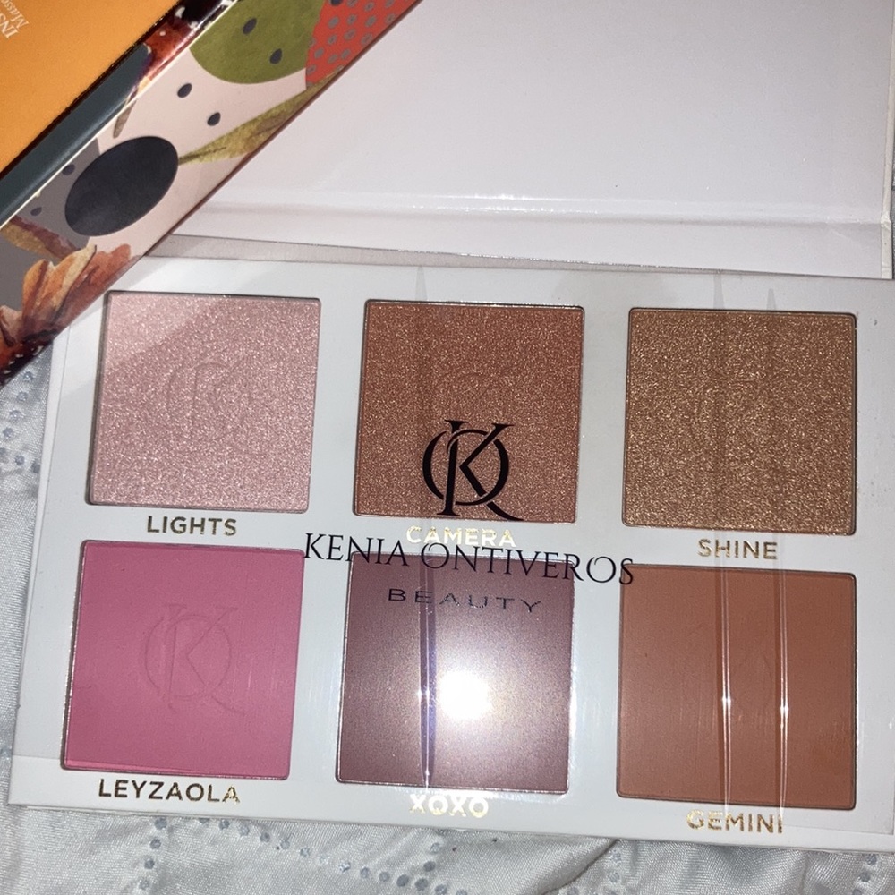 KENIA ONTIVEROS BLUSH & Highlighting Powder Palette